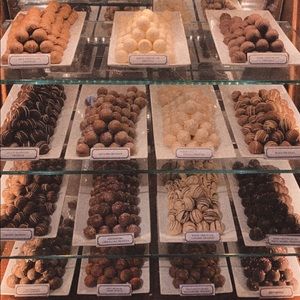 Meet your Posher, Fatima